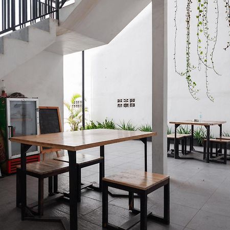 Отель Reddoorz Syariah Near Rsud Zainoel Abidin Банда-Ачех Экстерьер фото