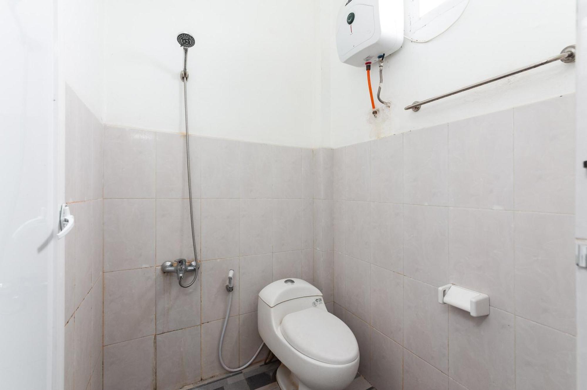 Отель Reddoorz Syariah Near Rsud Zainoel Abidin Банда-Ачех Экстерьер фото