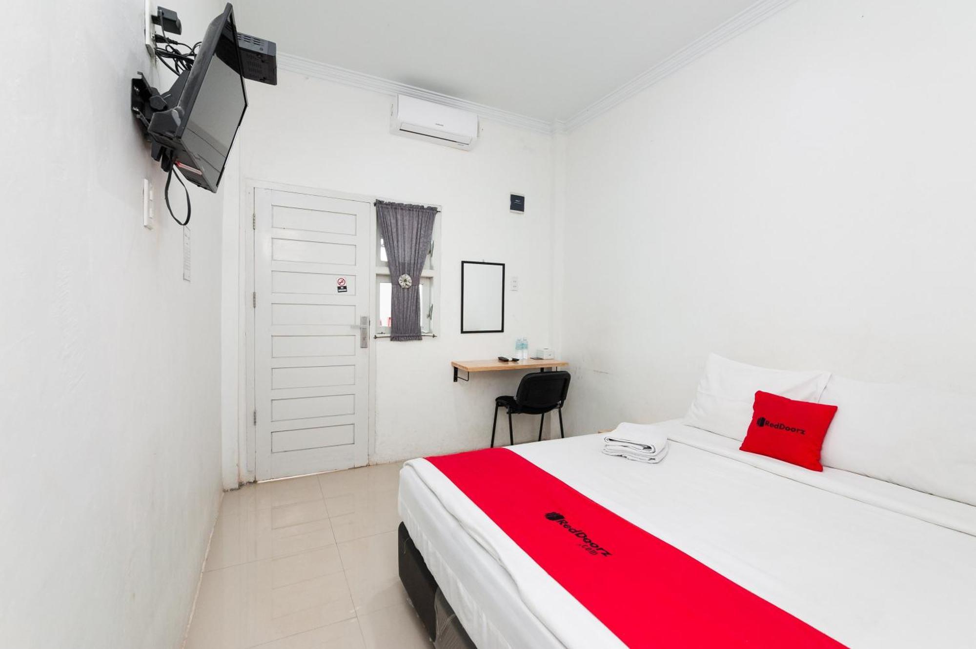 Отель Reddoorz Syariah Near Rsud Zainoel Abidin Банда-Ачех Экстерьер фото