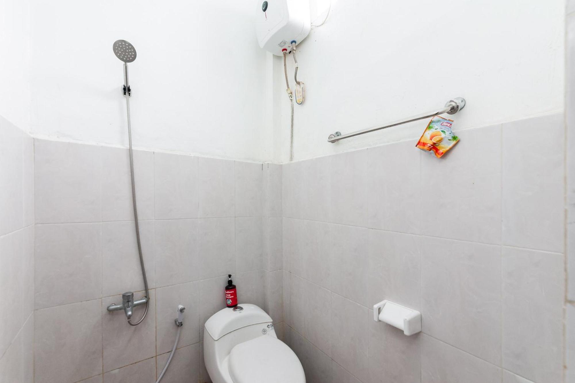 Отель Reddoorz Syariah Near Rsud Zainoel Abidin Банда-Ачех Экстерьер фото
